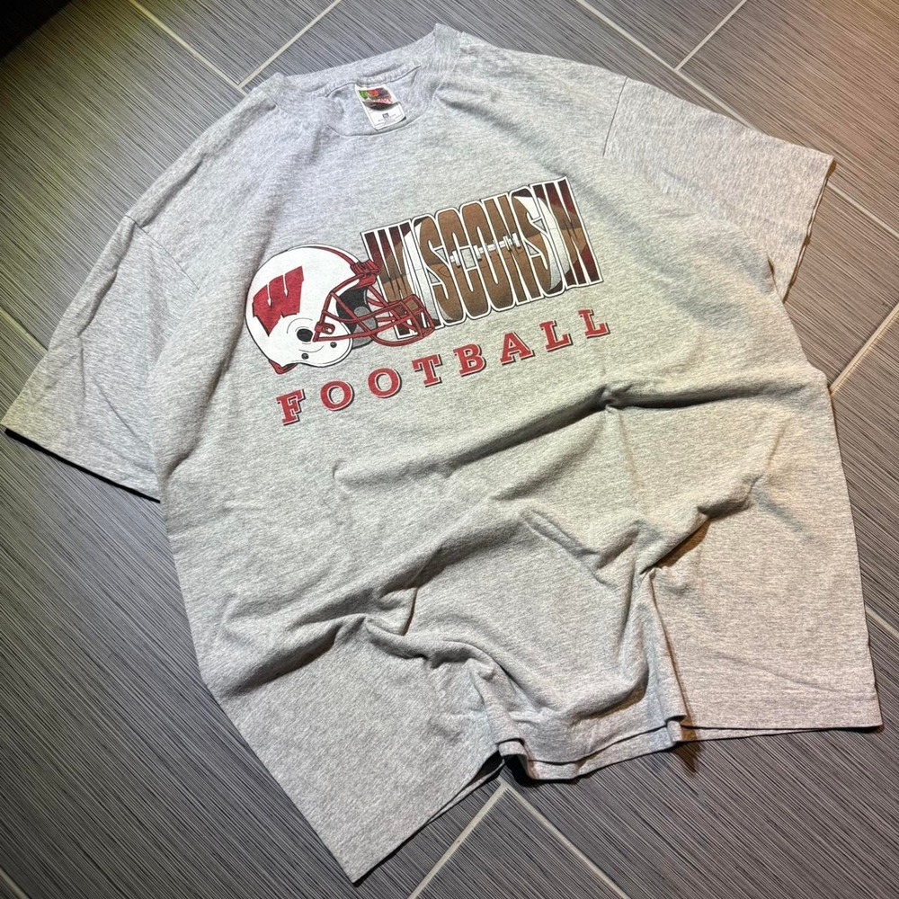 Vintage 90s Wisconsin Badgers football Helmet Spell-out Single Stitch Tee Sz XL